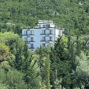 Hotel Season, Dhermi